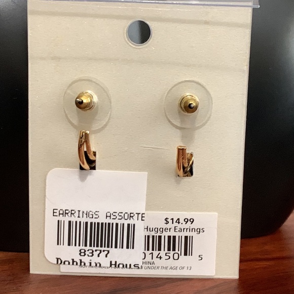 NWT Amanda Blu pearl huggie earrings - Picture 2 of 3